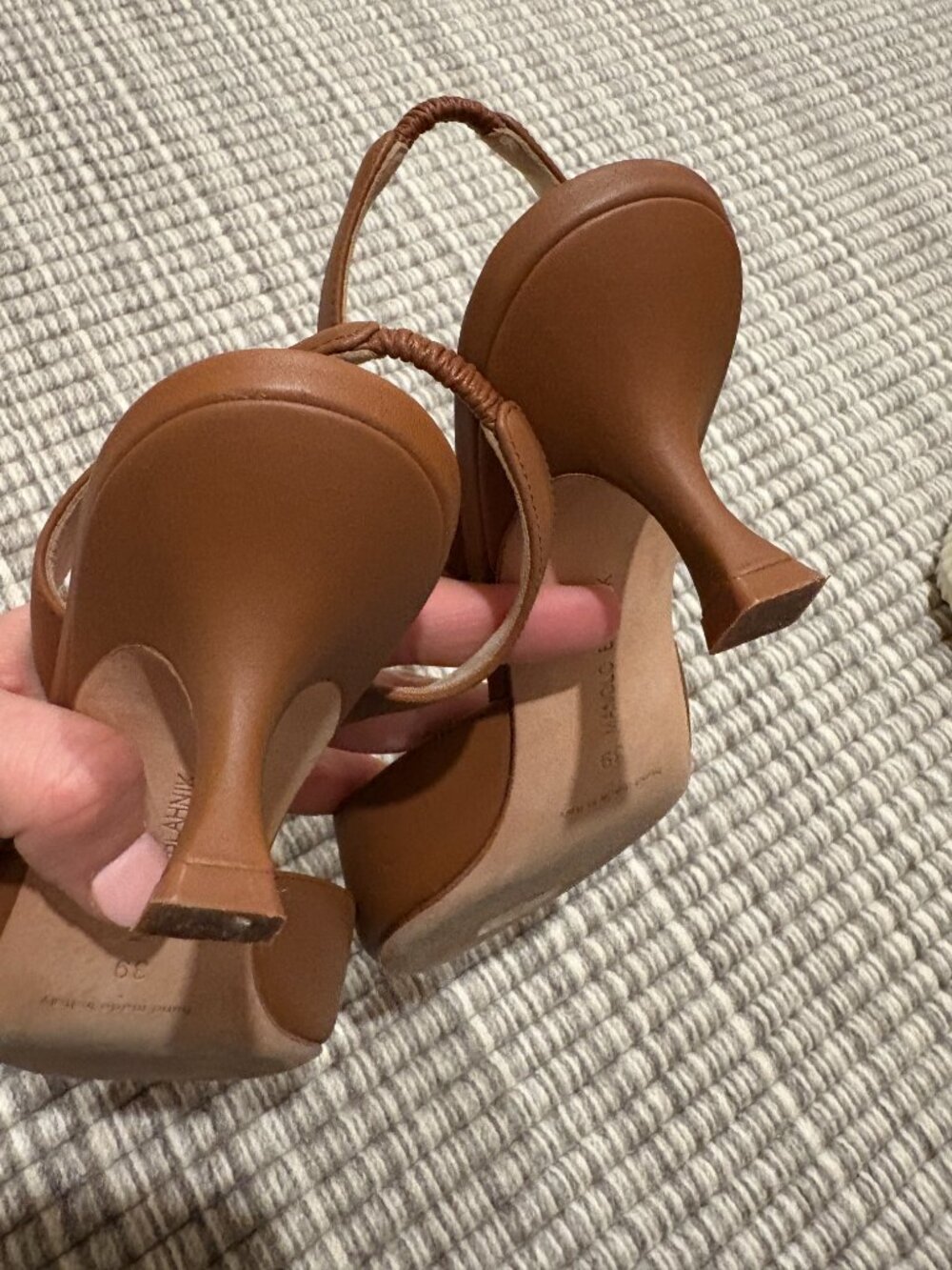 Manolo Blahnik Pointy Toe Slingback Kitten Heel - Picture 5 of 7